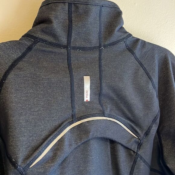 EXCELLENT CONDITION WOMEN’S MEDIUM ZELLA DENIM BLUE FULL ZIP REFLECTIVE JACKET - Picture 4 of 7